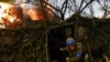 Військовослужбовець веде вогонь у бік російських військ під час нападу Росії на Україну на передовій у Харківській області, Україна травень 21, 2024 року
