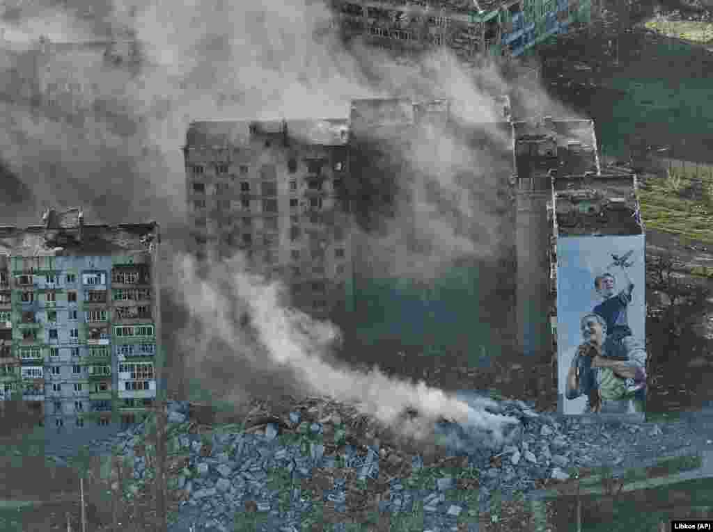 Smoke rises from burning residential buildings in Bakhmut on April 26. Despite Russian forces increasing their use of heavy artillery and air strikes, Kyiv's forces continue to stymie their ability to take full control of the ruined city.
