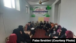 زنان معترض در فضای بسته در تخار افغانستان.