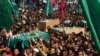 Palestinci nose kovčeg duhovnog vođe Hamasa Ahmeda Jasina tokom njegove sahrane u gradu Gaza, 22. mart 20o4.
