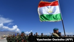 Таджикские военнослужащие на учениях ОДКБ в Кыргызстане