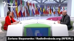 Журналістка Радіо Свобода Зоряна Степаненко і президент Європейської ради Шарль Мішель під час запису ексклюзивного інтерв'ю. Брюссель. 12 грудня 2023 року