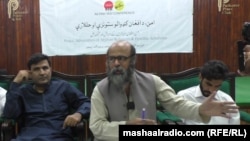 د مفکورې مشر حيات روغانی په پېښور کې د افغان کډوالو په اړه ګڼګونديزې غونډې ته وينا کوي.