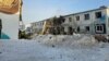 Serviciul de presă al zonei economice Alabuga a transmis că două clădiri de dormitoare au fost lovite de drone și două persoane au fost rănite. 