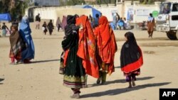 Afghan migrants arrive from Pakistan at the Afghanistan-Pakistan border in the Spin Boldak district of Afghanistan's Kandahar Province early last month.