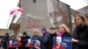 Акцыя беларусаў каля муралу, прысьвечанаму Алесю Бяляцкаму. Вільня, 3 сакавіка 2023