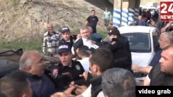 Armenia - Police detain protesters on a highway leading to Yerevan, April 26, 2024.