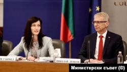 Вицепремиерката Мария Габриел и премиерът Николай Денков