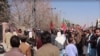 په بلوچستان کې د پښتونخوا ملي عوامي ګوند او نورو ملتپاله ډلو غړي د انتخاباتي نتیجو ځنډولو ضد لاریون کوي - د فبرورۍ ۱۰مې انځور.