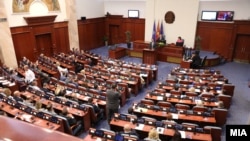 Novi premijer Hristijan Mickoski najavio je "furiozan start" sa skupštinske govornice. Fotografija za sjednice Skupštine 23. juna 2024.