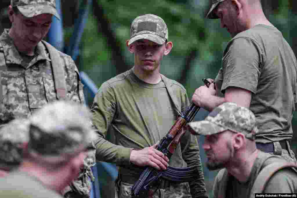 Paroled convicts are taught how to disassemble and assemble a Kalashnikov rifle. People guilty of rape, sexual assault, the murders of two or more people, or crimes against Ukraine’s national security are barred from serving. 