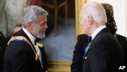ԱՄՆ նախագահ Ջո Բայդեն և աշխարհահռչակ կինոաստղ Ջորջ Քլունի, դեկտեմբեր, 2024թ.