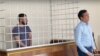 O fotografie distribuită de un tribunal din Crimeea îl arată pe Dilaver Salimov în timpul procedurilor împotriva sa în 2024.