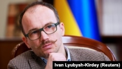 Також, за його словами, нині щонайменше 50 тисяч осіб через погашену судимість не перебувають на обліку в ТЦК і СП