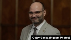 Constantin Mitulețu-Buicu nu a fost student al centrului universitar din Târgu Jiu, așa cum a susținut acesta în propriul CV.