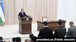 Президент Шавкат Мирзиёев Бухородаги видеоселектор йиғилишида чиқиш қилмоқда, 2023 йил 11 августи