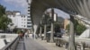 Most koji razdvaja Južnu Mitrovicu sa albanskom većinom i Severnu gde živi većinska srpska zajednica trenutno je otvoren samo za pešake. Fotografija 11. oktobar 2023