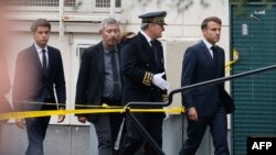 Президент Еммануель Макрон прибув до ліцею Ґамбетта, 13 жовтня 2023 року