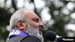 Վարչապետի հրաժարականը պահանջող շարժման առաջնորդ Բագռատ արքեպիսկոպոս Գալստանյան