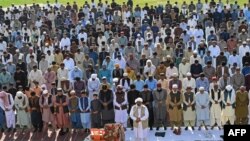 په کوټه کې ګڼو خلکو د اپرېل پر ۱۰مه د کوچني اختر لمونځ وکړ.