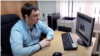 "Nikada se neću odreći svojih stavova, postupaka ili ubeđenja", rekao je regionalni poslanik u Rusiji Mihail Abdalkin koji je kažnjen zbog video snimka na kojem ismeva Putinov govor o stanju nacije tako što je držao rezance na ušima.