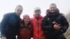 Дайынсыз болуп жаткан альпинисттер