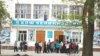 Окуучуларды митингге чыгарган чырдын чоо-жайы