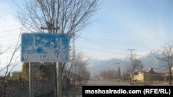 په کورمه کې د حکومت په مینځګړتوب د سولې موافقې پر کېدو سربېره وضعیت ترینګلی دی او لارې تړلې دي - پخوانی انځور.