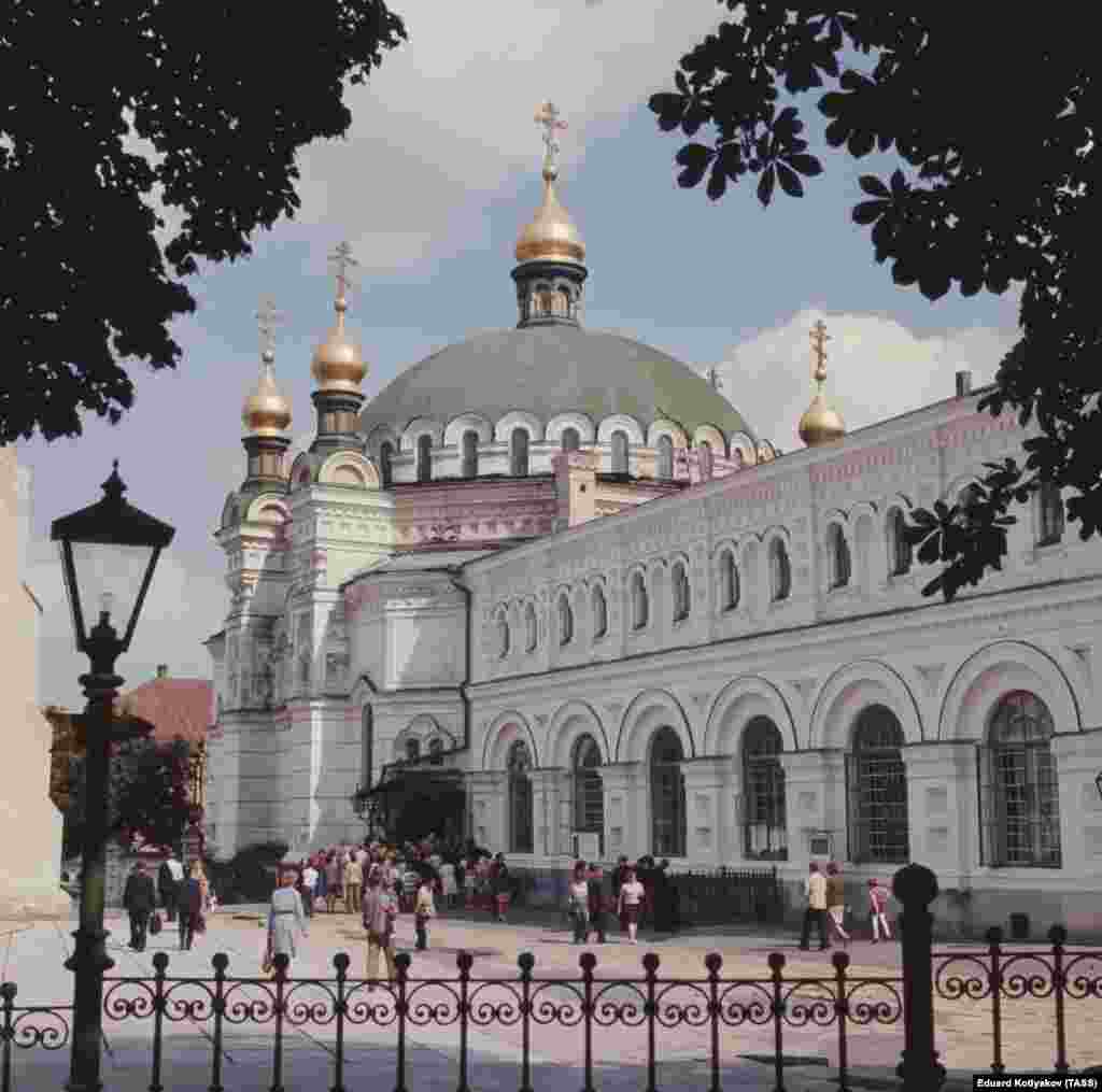 A 1977 photo of the Refectory Church of the monastery. Under the Soviets, the clergy suffered repeated repression from the authorities up until the 1960s. During the Ukrainian-Soviet war, pro-Bolshevik militants executed the Metropolitan of the Russian Orthodox Church outside the walls of the lavra in 1918. 