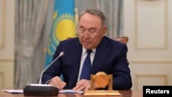 ნურსულთან ნაზარბაევი (ყაზახეთი), 2015 წელი: 97.75% ემომალი რაჰმონი (ტაჯიკეთი), 1999: 97.60%