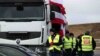 У ДПСУ зазначають, що станом на ранок на заблокованих пунктах пропуску у чергах перебувають близько 500 вантажівок, найбільше – напроти «Ягодина».