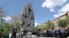 Հայաստան - Երևանի փոխքաղաքապետ Տիգրան Ավինյանը ելույթ է ունենում հուշակոթող-աղբյուրի բացման ժամանակ, 25-ը ապրիլի, 2023թ.