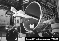 A model of the Tupolev Tu-144 supersonic passenger aircraft being prepared for structural testing at a facility near Moscow in 1971.