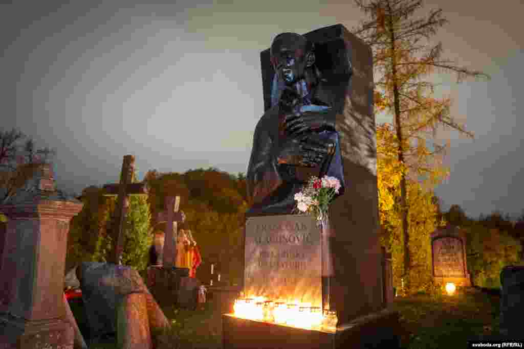 Магіла Францішка Аляхновіча. Беларускі драматург, тэатральны дзяяч, публіцыст, пісьменьнік.