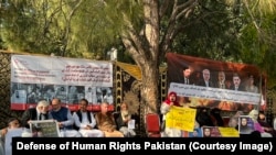 په اسلام اباد کې فعالان د ورکو کسانو د موندلو لپاره مظاهره کوي - د نومبر ۲۰مې انځور.