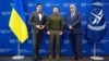 Президент України Володимир Зеленський (посередині), президент Міжнародного кримінального суду (МКС) Пйотр Гофманський (праворуч) та секретар суду Освальдо Завала Гілер. Гаага, Нідерланди, 4 травня 2023 року 