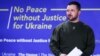 Президент України Володимир Зеленський перед виступом із промовою «Немає миру без справедливості для України». Гаага, Нідерланди, 4 травня 2023 року