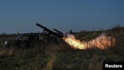 Українські військові ведуть вогонь у Запорізькій області, 7 листопада 2023 року