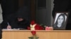 Upisivanje u knjigu žalosti za Vanju Đorčevksu u školi "Johan Hajnrih Pestaloci", u Skoplju, 4. decembar 2023.