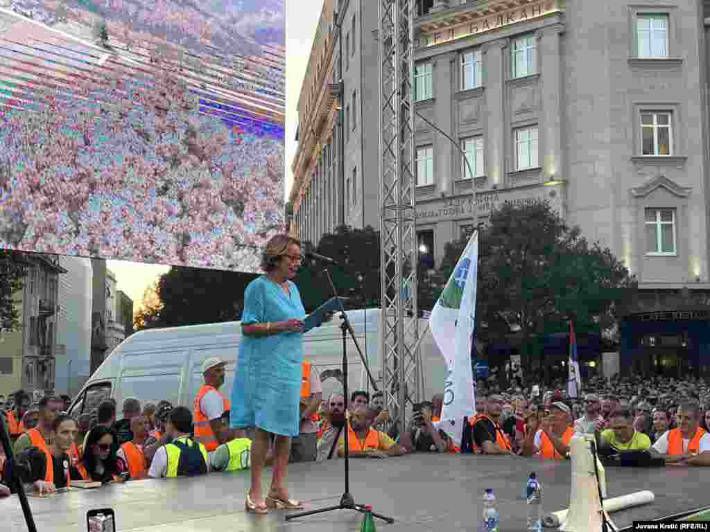 "Izgleda da smo žrtvovani kao buduća rudarska kolonija i deponija. To nećemo dozvoliti", rekla je okupljenima na protestu glumica i ekološka aktivistkinja Svetlana Bojković.