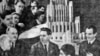 Обсуждение проекта Дворца Советов в Москве. М. И. Мержанов – крайний справа. Фото из газеты "Правда", середина 1930-х гг.
