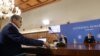 Ministrul Finanțelor Marcel Bolos (stânga) a venit cu ideea ca banii de la buget să fie redistribuiți prin Fondul de rezervă și nu prin intermediul unei rectificări bugetare. În plan secund, în dreapta, premierul Marcel Ciolacu. 