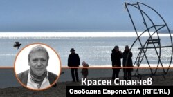 Колаж с автора на фона кадър с хора на плажа във Варна през зимата.