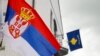 Zastave Kosova i Srbije u Zubinom Potoku, gde većinom žive Srbi, na severu Kosova, 31. maj 2023.