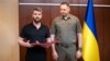 Заступник командира полку «Азов» Святослав Паламар «Калина» (ліворуч) під час вручення йому ордена «Золота Зірка». Нагороду за дорученням президента вручив керівник його офісу Андрій Єрмак. Стамбул, Туреччина, 3 жовтня 2022 року