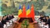 Președintele chinez Xi Jinping participă la o întâlnire cu premierul român Victor Pont, în Sala Mare a Poporului din Beijing, 2 septembrie 2014. 