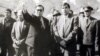 Молодежь массово водят на фильм о «лидере нации»