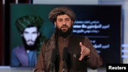 د طالبانو د حکومت د دفاع سرپرست وزیر ملا یعقوب یوې غونډې ته وینا کوي ـ پخوانی انځور.