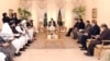 پاکستان: پاکستاني وزیر اعظم عمران خان د افغان طالبانو له استازیو سره په د لیدو مهال. ۲۰۲۰، ۱۸ دسمبر