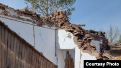 Разрушенный в отсутствие жителя Жезказгана Виктора Джуры его дом. Посёлок Жезказган в области Улытау